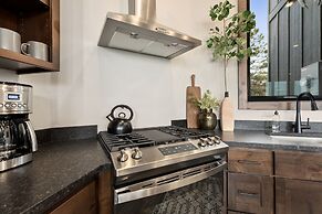 Quarterdeck Resort & Restaurant