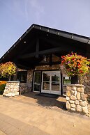 Quarterdeck Resort & Restaurant