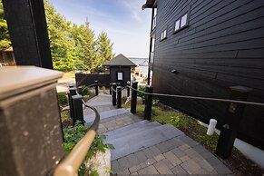 Quarterdeck Resort & Restaurant