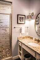 Quarterdeck Resort & Restaurant