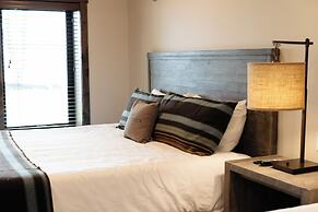 Quarterdeck Resort & Restaurant