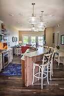 Quarterdeck Resort & Restaurant