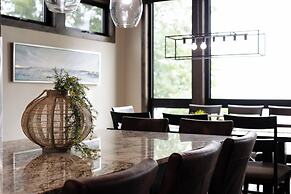 Quarterdeck Resort & Restaurant