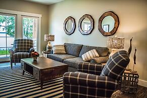 Quarterdeck Resort & Restaurant