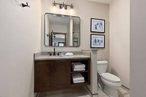 Quarterdeck Resort & Restaurant