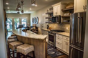 Quarterdeck Resort & Restaurant