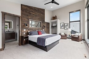 Quarterdeck Resort & Restaurant