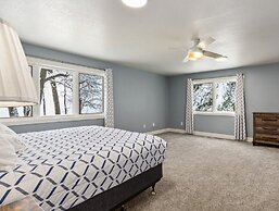 Quarterdeck Resort & Restaurant