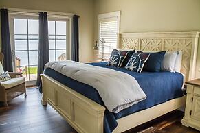 Quarterdeck Resort & Restaurant