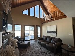 Quarterdeck Resort & Restaurant