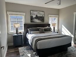 Quarterdeck Resort & Restaurant