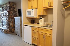 Quarterdeck Resort & Restaurant