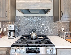 Quarterdeck Resort & Restaurant