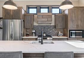 Quarterdeck Resort & Restaurant