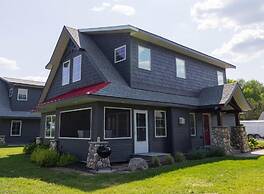 Quarterdeck Resort & Restaurant