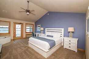 Quarterdeck Resort & Restaurant