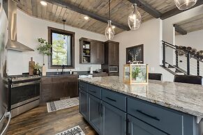 Quarterdeck Resort & Restaurant