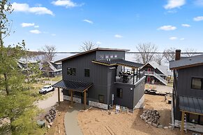 Quarterdeck Resort & Restaurant