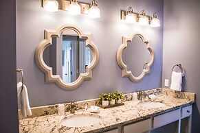 Quarterdeck Resort & Restaurant