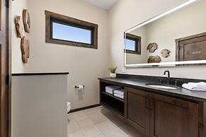 Quarterdeck Resort & Restaurant