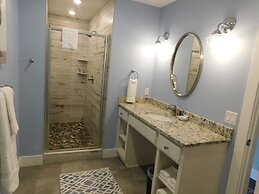 Quarterdeck Resort & Restaurant