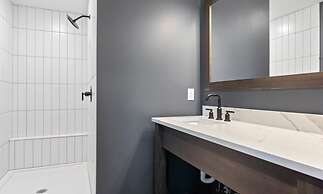 Quarterdeck Resort & Restaurant