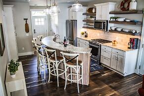 Quarterdeck Resort & Restaurant