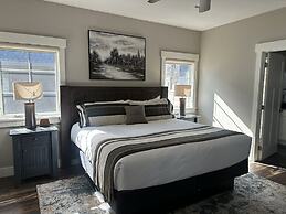 Quarterdeck Resort & Restaurant