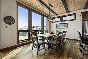 Quarterdeck Resort & Restaurant