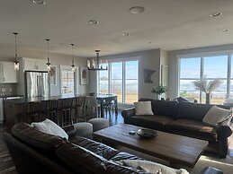 Quarterdeck Resort & Restaurant