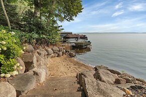 Quarterdeck Resort & Restaurant