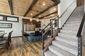 Quarterdeck Resort & Restaurant