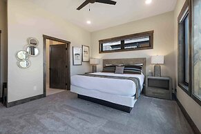 Quarterdeck Resort & Restaurant