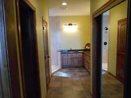 Quarterdeck Resort & Restaurant