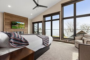 Quarterdeck Resort & Restaurant