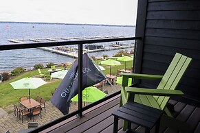 Quarterdeck Resort & Restaurant