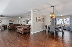 Quarterdeck Resort & Restaurant