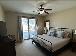 Quarterdeck Resort & Restaurant