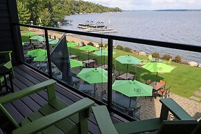 Quarterdeck Resort & Restaurant