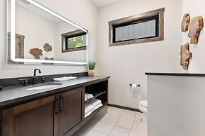 Quarterdeck Resort & Restaurant