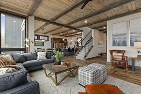 Quarterdeck Resort & Restaurant