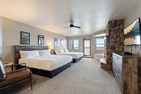 Quarterdeck Resort & Restaurant