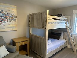 Quarterdeck Resort & Restaurant