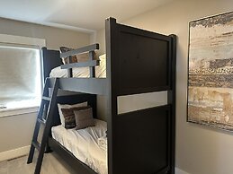 Quarterdeck Resort & Restaurant