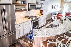 Quarterdeck Resort & Restaurant