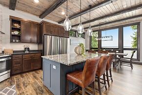 Quarterdeck Resort & Restaurant