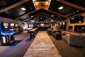 Quarterdeck Resort & Restaurant