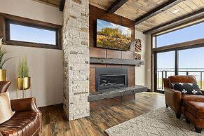 Quarterdeck Resort & Restaurant