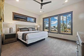 Quarterdeck Resort & Restaurant