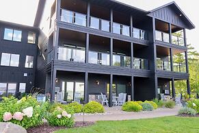 Quarterdeck Resort & Restaurant